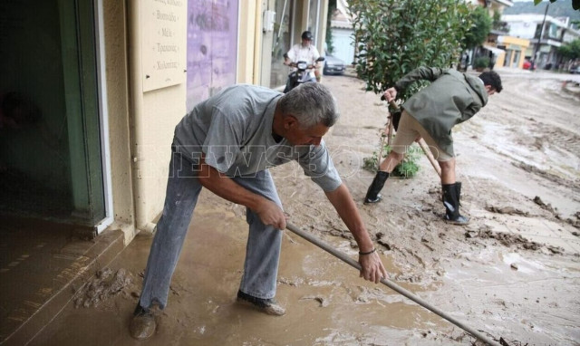 Efforts continue to reduce flood damages aftermath in Volos & N. Evia on Saturday