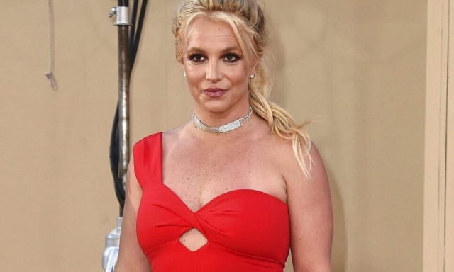 Μπρίτνεϊ Σπίαρς: «Περνάω ένα διαζύγιο, δεν είναι εύκολο» λέει μετά το βίντεο που χορεύει με μαχαίρια