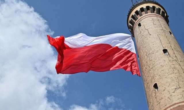 Πολωνία: Χιλιάδες άνθρωποι συμμετέχουν σε διαδήλωση της αντιπολίτευσης στη Βαρσοβία