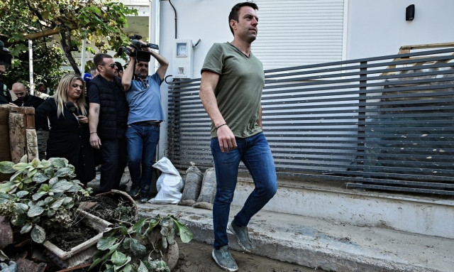 Στέφανος Κασσελάκης από τον Βόλο: «Η εικόνα είναι σοκαριστική, άφησαν τους πολίτες στη μοίρα τους»