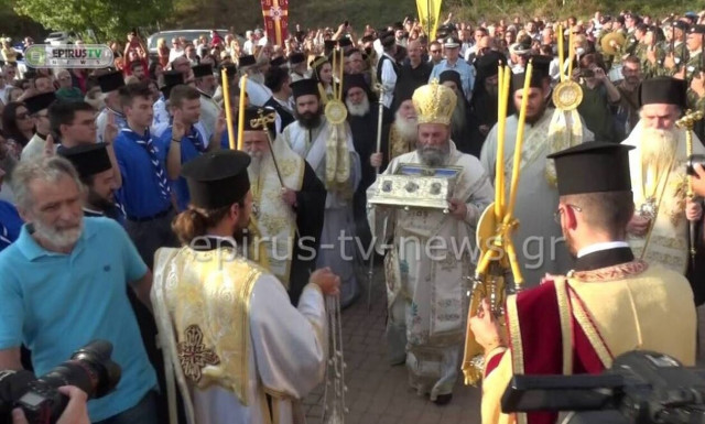 Ιωάννινα: Λαοθάλασσα πιστών για να προσκυνήσουν την Τιμία Ζώνη της Θεοτόκου