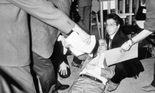 Η «δίκη του αιώνα» για το σκάνδαλο Κοσκωτά: Η άνοδος και η πτώση του Μένιου Κουτσόγιωργα (vid)