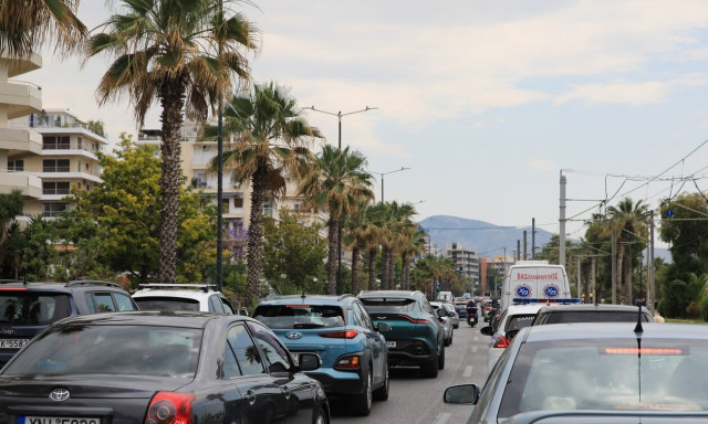 Κίνηση τώρα: Στο κόκκινο οι κεντρικοί δρόμοι της Αττικής - Δείτε τον χάρτη