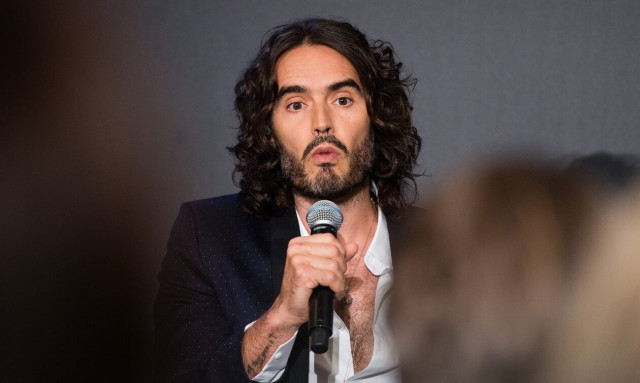 Ράσελ Μπραντ: Ζητάει από τους φανς να τον στηρίξουν οικονομικά μετά το μπλοκο του Youtube