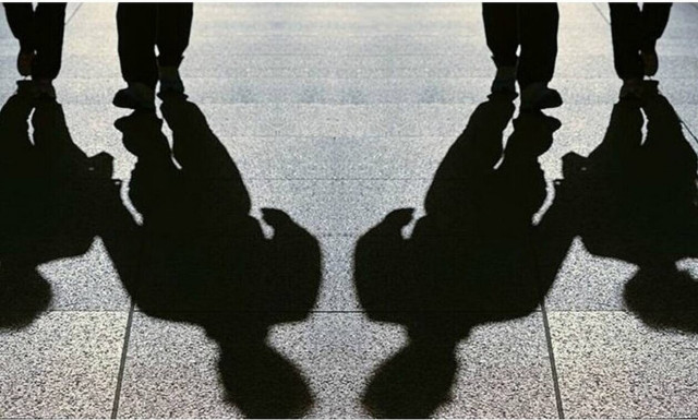 Δύο επιθέσεις εναντίον ανηλίκων έξω από τον σταθμό Ειρήνη - Έσπασαν τα δάχτυλα 13χρονου