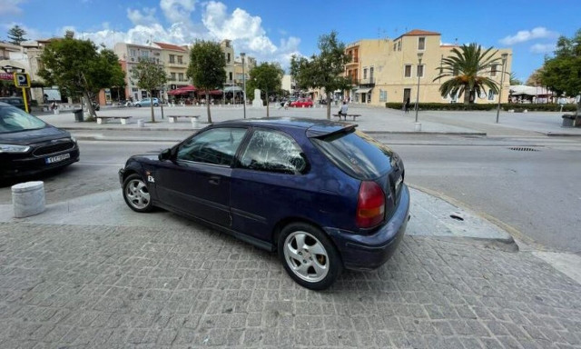 Ρέθυμνο: Παράτησε το αμάξι εκεί που… βόλευε και όταν γύρισε είδε την κλήση στο παρμπρίζ