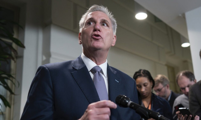 Κέβιν Μακάρθι: Μάχη για την πολιτική του επιβίωση δίνει ο πρόεδρος της αμερικανικής Βουλής