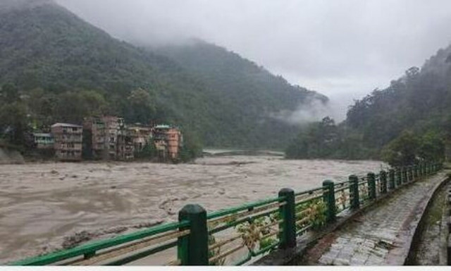 Ινδία: Τουλάχιστον 23 στρατιωτικοί αγνοούνται μετά από πλημμύρες που σάρωσαν τις βάσεις τους