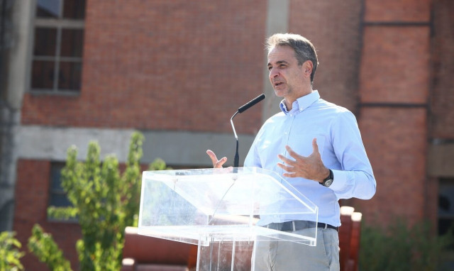 «Επιστροφή» Μητσοτάκη στα εθνικά και στο μεταναστευτικό