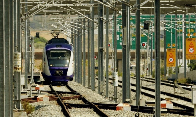 Προαστιακός: Βλάβη στην τηλεδιοίκηση στο Σιδηροδρομικό Κέντρο Αχαρνών - Μεγάλες καθυστερήσεις