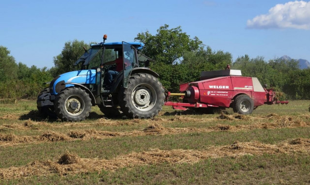 Μειώνεται ο ΦΠΑ για αγροτικά μηχανήματα