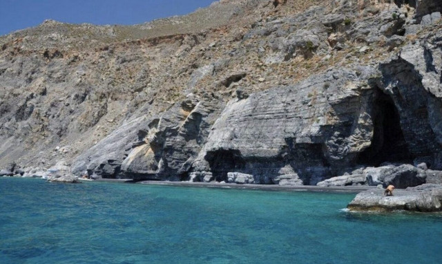 H πιο μυστική και απροσπέλαστη παραλία της Κρήτης!
