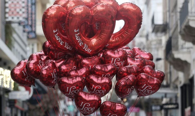 Ρωσία: «Φιάσκο» το πρώτο ραντεβού - Τη μήνυσε για τον λογαριασμό