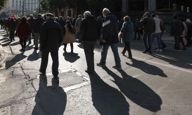 Σύνταξη στο κινητό με ένα κλικ - Πότε θα βλέπουμε πότε βγαίνουμε και πόσα θα πάρουμε