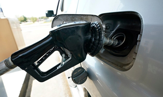 Βενζίνη: Στα ύψη πάλι η τιμή, αργή η «αποκλιμάκωση» – Τι θα γίνει με το πετρέλαιο θέρμανσης