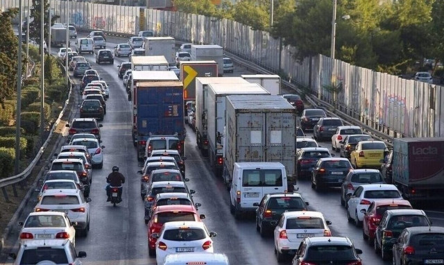 Κίνηση τώρα: Στο «κόκκινο» ο Κηφισός - Καραμπόλα στην Αττική Οδό