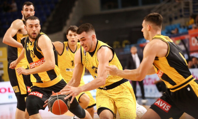 Basket League: Το Λαύριο σόκαρε την ΑΕΚ