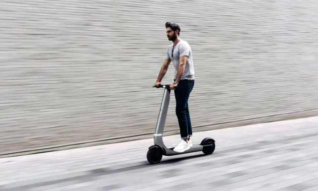 Αυτό το ηλεκτρικό πατίνι έχει κάτι από Formula 1