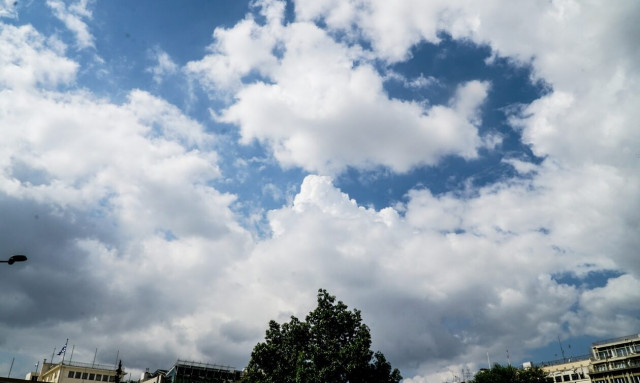 Καιρός: Σε υψηλά για την εποχή επίπεδα παραμένει η θερμοκρασία - Πού θα βρέξει