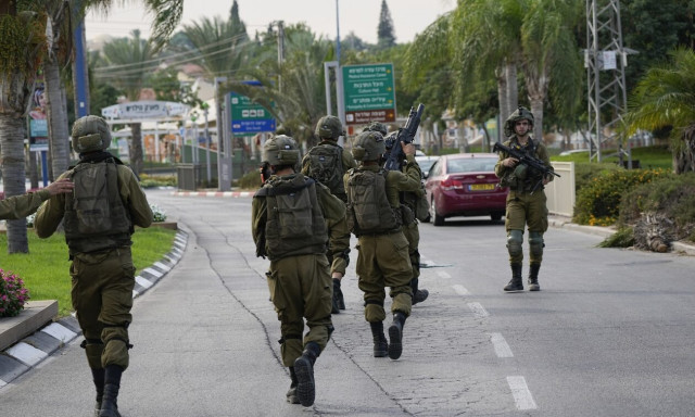 Πόλεμος στο Ισραήλ: Ελληνίδα περιγράφει τις δραματικές ώρες - «Επιστρατεύθηκαν και τα 3 παιδιά μου»