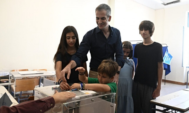 Αυτοδιοικητικές εκλογές: Ο Δήμαρχος Αθηναίων, Κώστας Μπακογιάννης, άσκησε το εκλογικό του δικαίωμα