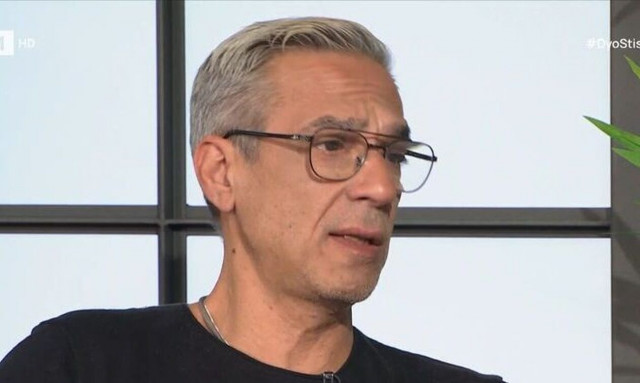 Δημοσθένης Παπαδόπουλος: «Έλεγα τα κάλαντα στους οίκους ανοχής όπως τα έλεγα στην πολυκατοικία»