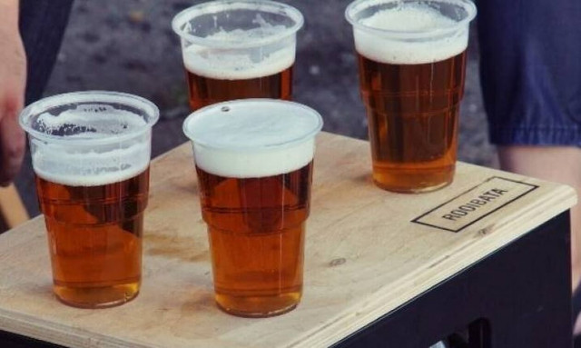 Νέα μελέτη έδειξε τι συμβαίνει στο σώμα κάποιου που σταματάει να πίνει αλκοόλ για ένα μήνα