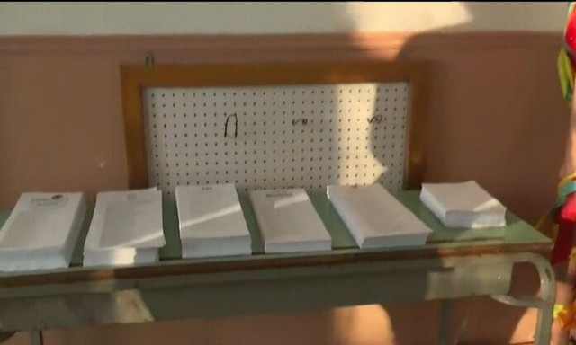 Αυτοδιοικητικές εκλογές 2023: Στις λάσπες ψηφίζουν οι πολίτες στο Σωτήριο Λάρισας