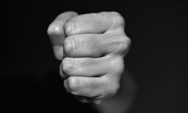 Ηράκλειο: «Άναψαν» τα αίματα τα ξημερώματα – Νεαροί επιτέθηκαν σε 39χρονο