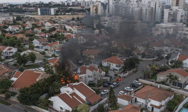 Πόλεμος στο Ισραήλ: «Ξυπνήσαμε από τις σειρήνες, ακούσαμε εκρήξεις κοντά μας»