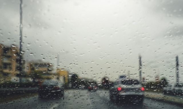 Καιρός: Έρχονται βροχές και καταιγίδες από αύριο - Πού πέφτει η θερμοκρασία