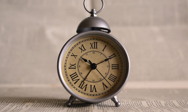 Θερινή ώρα 2025: Πότε θα πρέπει να πάμε τους δείκτες των ρολογιών μια ώρα μπροστά