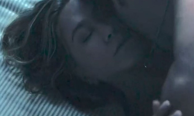 Τζένιφερ Άνιστον - Τζον Χαμ: Oι δύο ηθοποιοί πρωταγωνιστούν σε μια καυτή ερωτική σκηνή (vid)