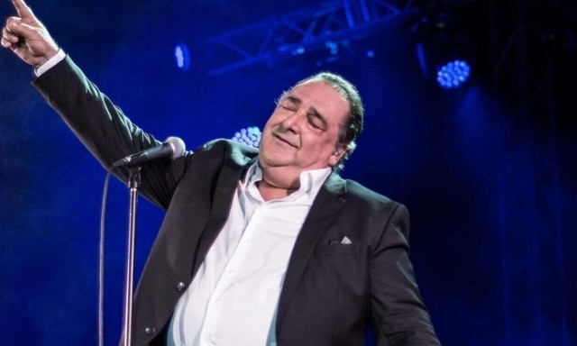 Βασίλης Καρράς: Δύσκολες ώρες για τον τραγουδιστή - «Ελπίζουμε σε ένα θαύμα»