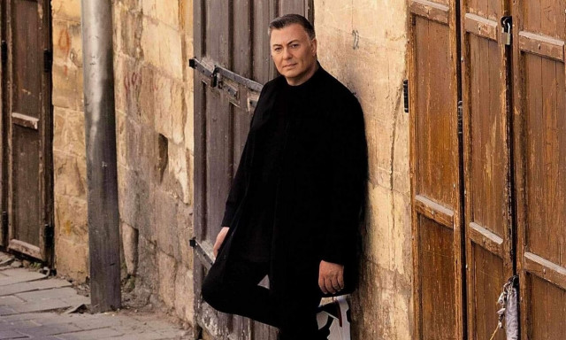 «Κουμάντο»: Το νέο τραγούδι του Νίκου Μακρόπουλου