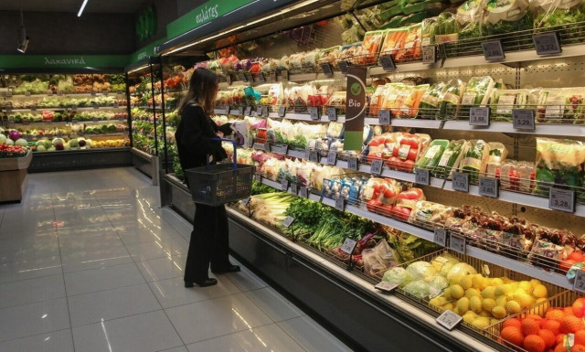 Καλπάζει η ακρίβεια - Αδειάζει το οικογενειακό «πορτοφόλι»