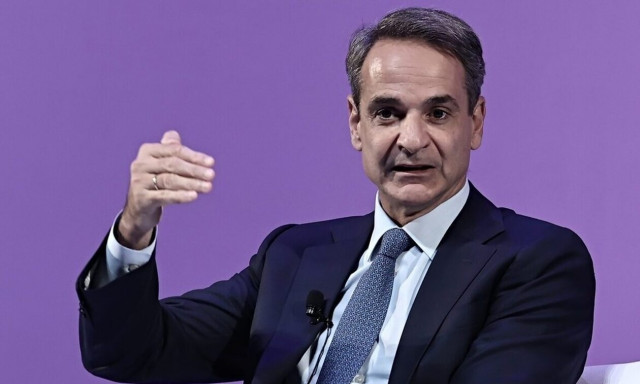 PM Mitsotakis tours fire-affected areas north of Alexandroupolis