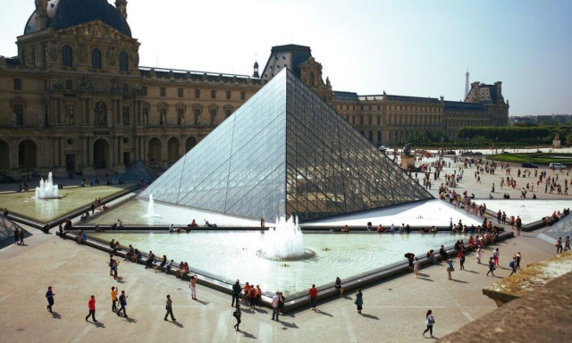 Κλείνει το Μουσείο του Λούβρου για λόγους ασφαλείας - Εκκενώθηκε άμεσα
