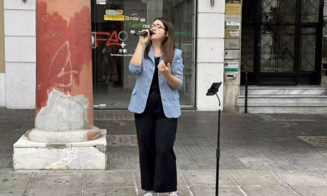 Θεσσαλονίκη: Η μουσικός του δρόμου από την Ουκρανία για τα όνειρα και το δράμα της προσφυγιάς