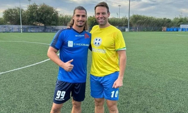 Στέφανος Κασσελάκης: Έπαιξε μπάλα με την ομάδα της Αυγής