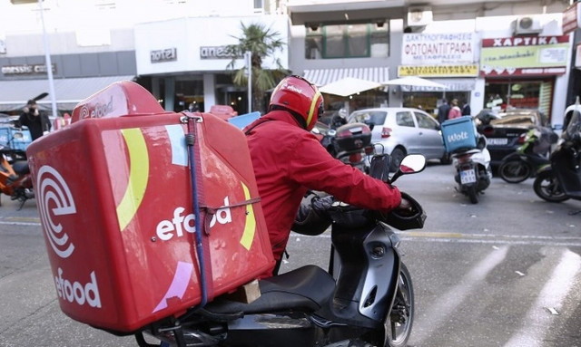 Η ακρίβεια χτυπά την εστίαση - Στροφή των καταναλωτών στο ντελίβερι
