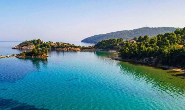 Tα 15 ελληνικά νησιά που προτείνουν για το 2024 οι βρετανικοί Times