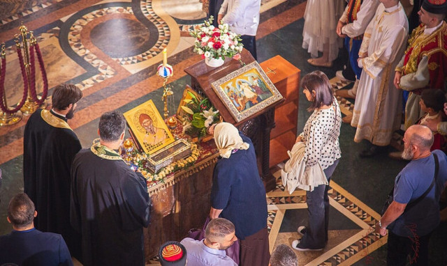 Άγιος Σπυρίδωνας: Χιλιάδες πιστοί προσκύνησαν τη δεξιά χείρα του