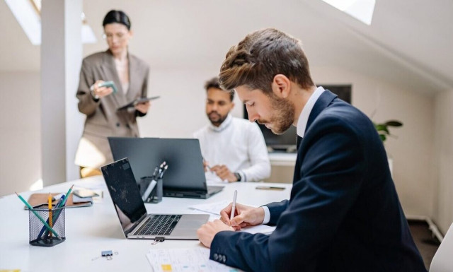 Τα μικροέξοδα της καθημερινότητας βουλιάζουν τον ατομικό προϋπολογισμό