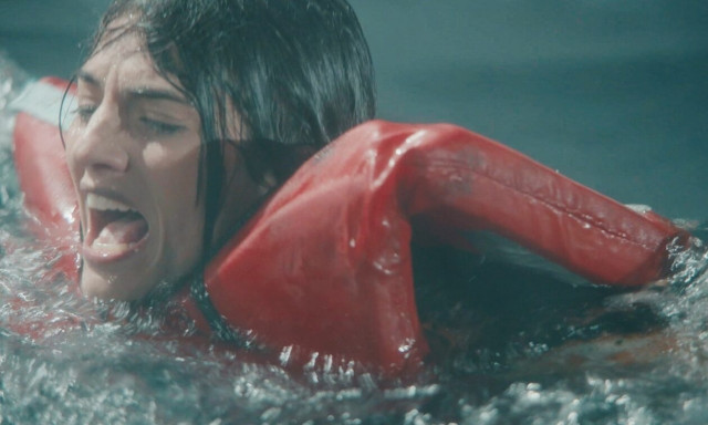 Το Ναυάγιο: Η μοιραία στιγμή έφτασε... Το πλοίο «Φοίνιξ» βυθίζεται - Δείτε απόσπασμα