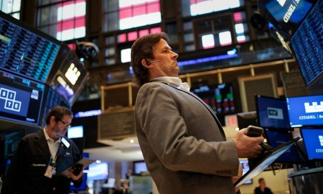 Δημοσκόπηση «βόμβα»: Ψηλά τα επιτόκια έως το Σεπτέμβριο του 2024