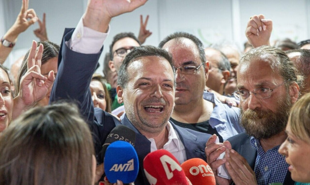 Ο Χάρης Δούκας... βρήκε το λυχνάρι του Αλαντίν