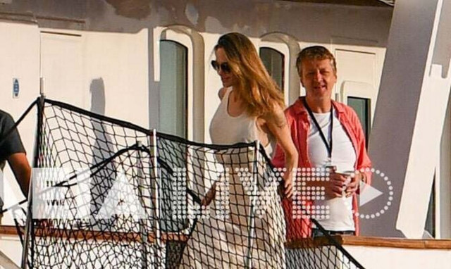 Αντζελίνα Τζολί: Τελευταία ημέρα γυρισμάτων στο Κατάκολο για τον ρόλο της Μαρίας Κάλλας (vid)