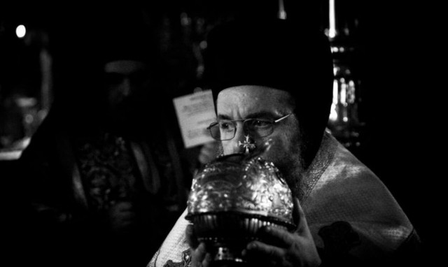 Η έξοδος των Ιερών λειψάνων του Αγίου Ευδοκίμου στο Καθολικό της Μονής Βατοπαιδίου