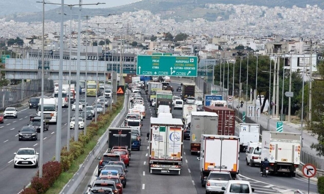 Κίνηση: Στο «κόκκινο» ο Κηφισός - Μεγάλες καθυστερήσεις και στην Αττική Οδό